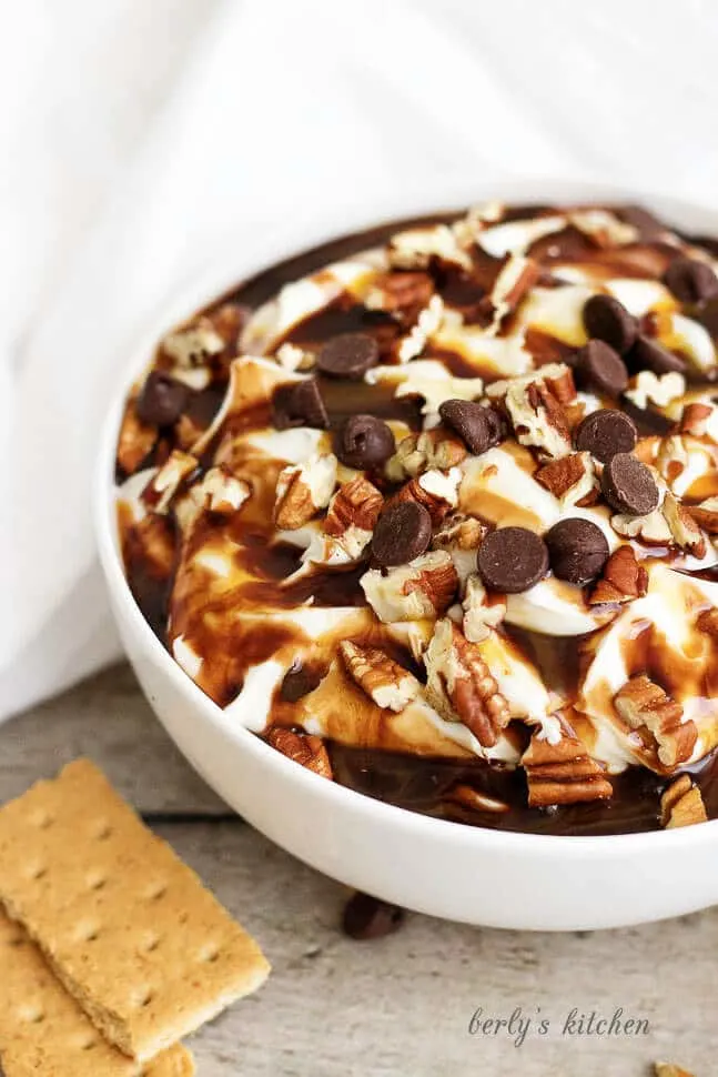 Tempting Turtle Cheesecake Dip