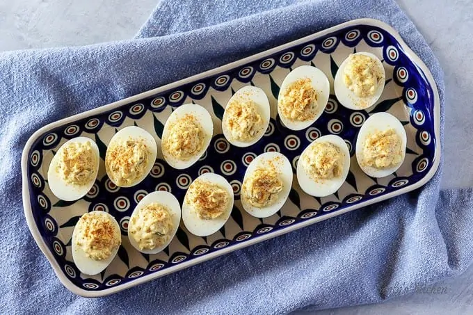 An aerial view of the completed easy deviled eggs, sprinkled with paprika seasoning.