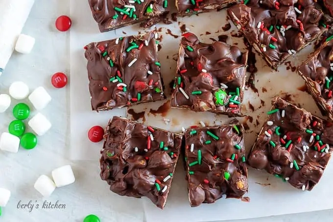 Aerial photo of the rocky road fudge cut into small squares for serving.