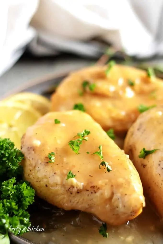 A duplicate photo showing the lemon chicken garnished with fresh parsley.