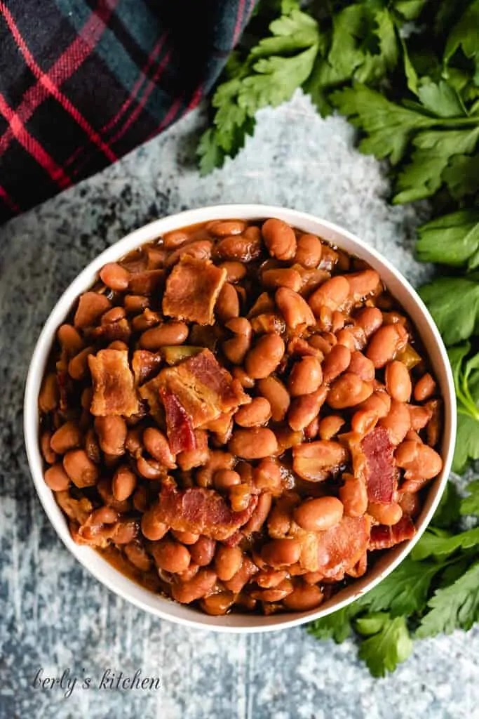 Top-down photo of the finished beans topped with bacon.