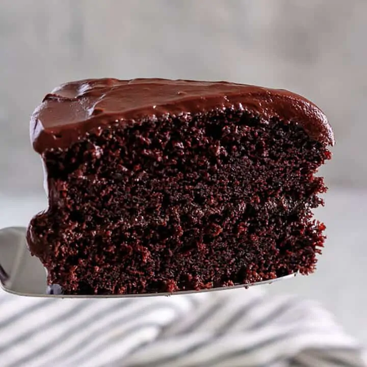 Chocolate cake with ganache on a spatula.