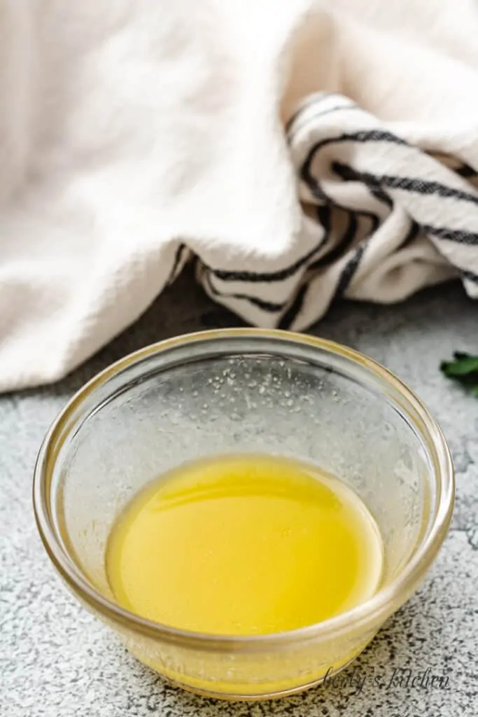 Melted butter, garlic powder, and salt in a mixing bowl.