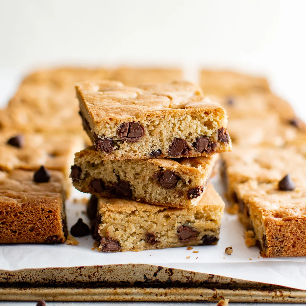 Side view of a batch of congo bars.