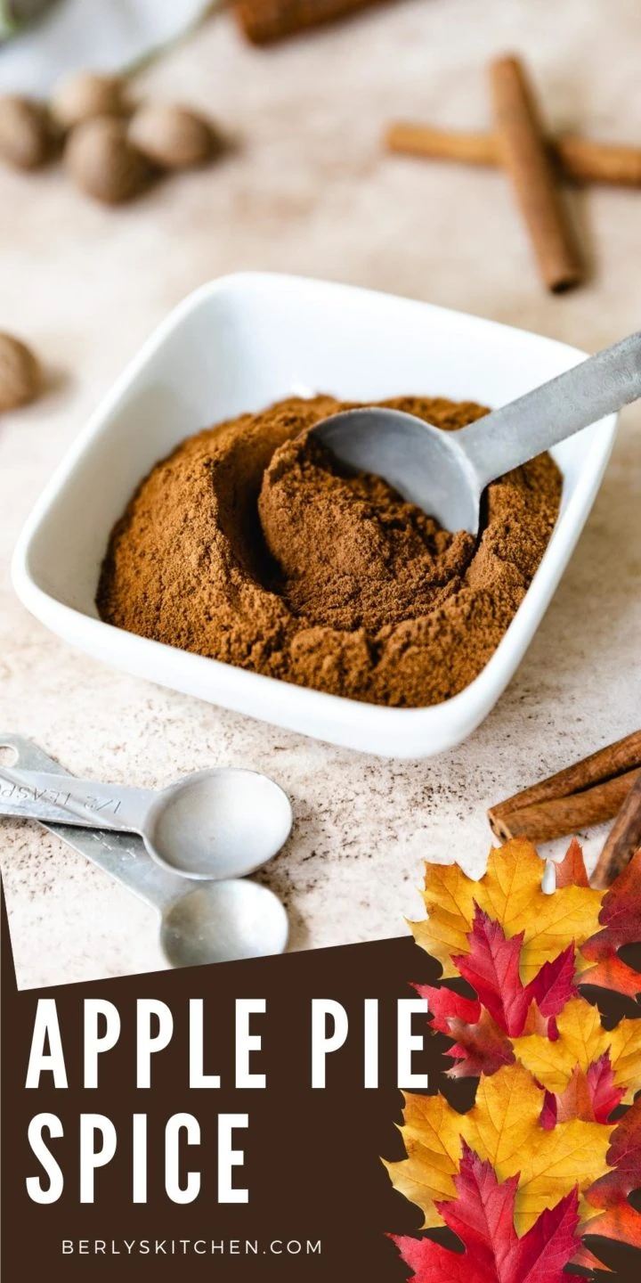 Apple pie spice in a bowl.