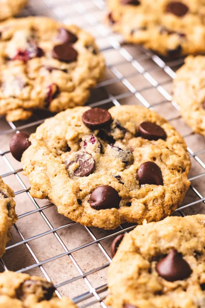 Cookies on a wire rack.