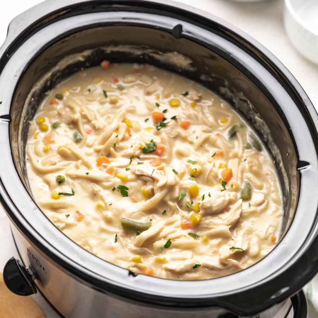 Easy Slow Cooker Creamy Chicken Pasta