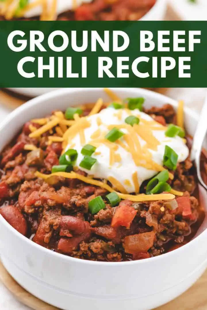 Easy chili recipe with a combination of lean ground beef, kidney beans, and a rich tomato sauce, enhanced with spices like cumin and smoked paprika, presented with ingredients like green bell pepper and onion, perfect for a warm, comforting bowl of chili.