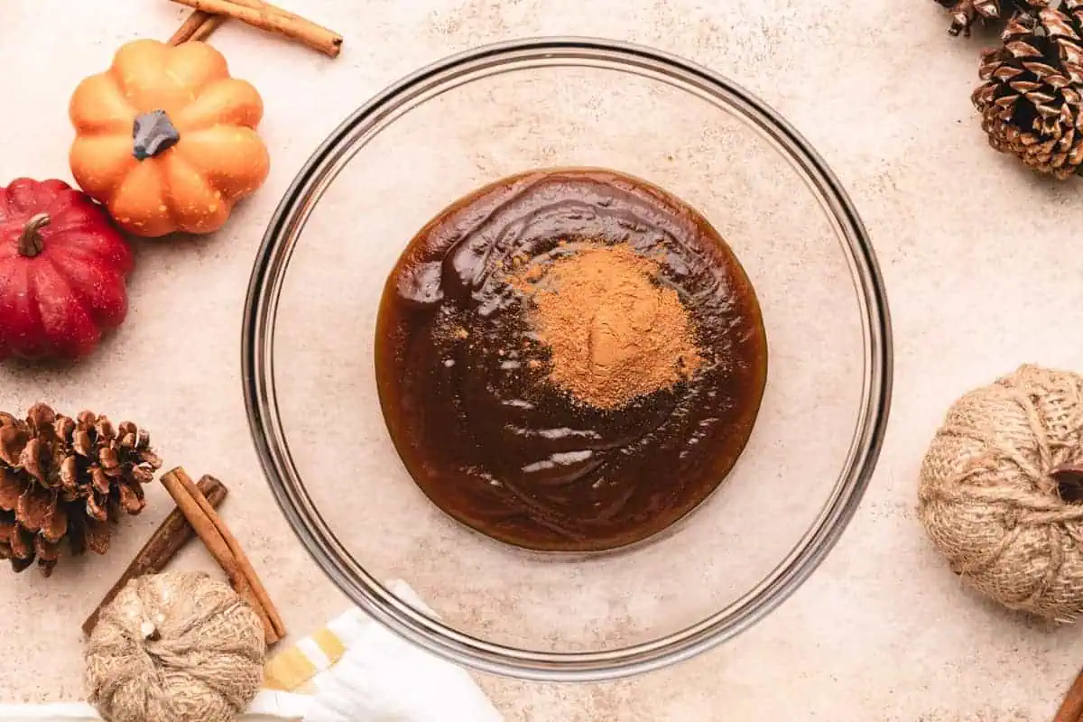 A bowl of smooth pumpkin butter mixed with spices.