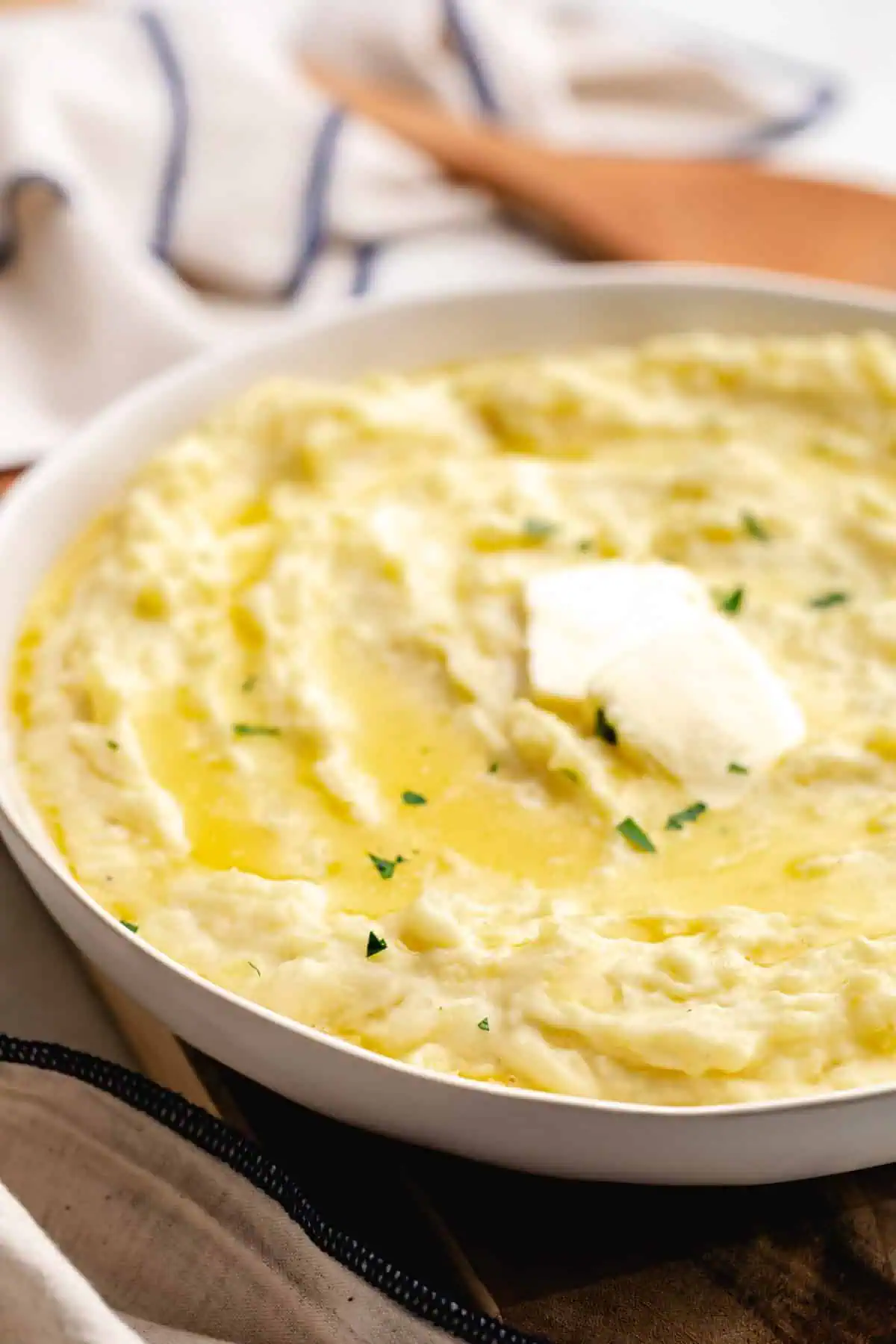 Mashed potatoes in a serving dish.