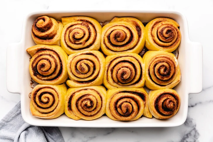 Baked cinnamon rolls in a pan without glaze.